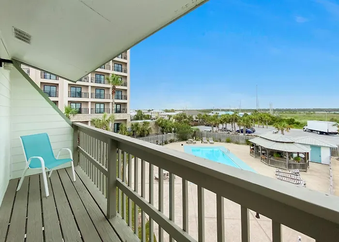 Walk 18 Beachside Pool, King Suite, Walk To